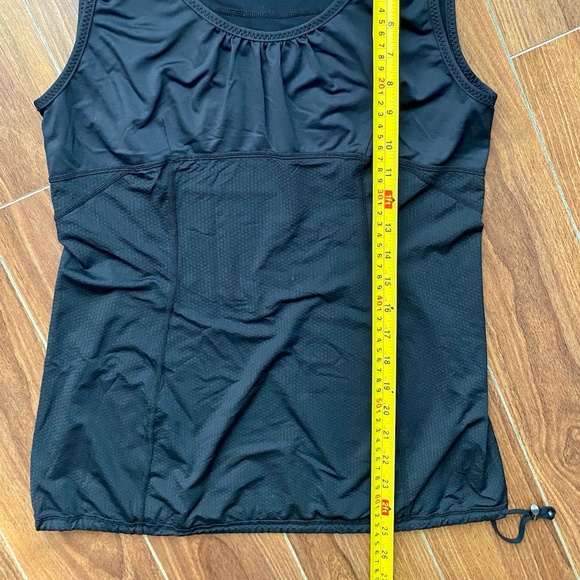 $0 FREE Lululemon Tank with any other purchase fr closet- value $29 - Picture 5 of 10